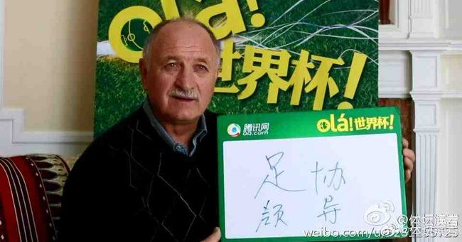 酒吧和女朋友拍照